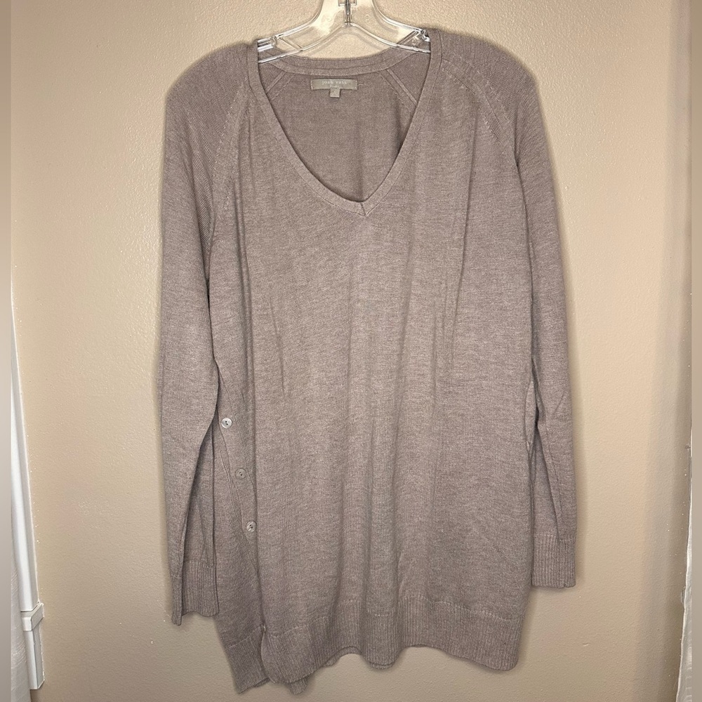 Joan Vass Studio Women’s Lightweight V-neck Side Button Sweater Size Large Tan